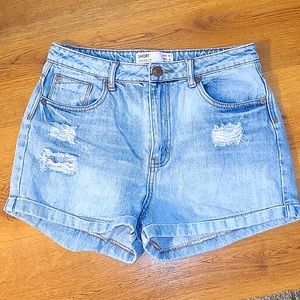 Distressed jean shorts size 6